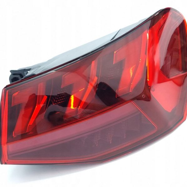 Feu arrière droit  Audi A3 8Y0945208